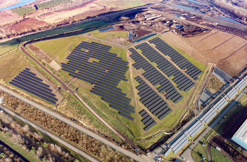 Neue PV- Anlagen auf der Zentraldeponie Cröbern (Luftbild WEV mbH)