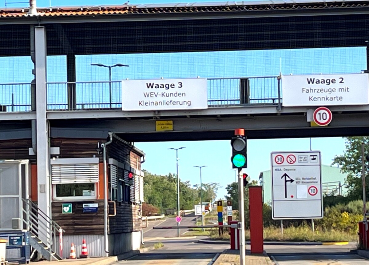 Einfahrt zum Kleinanliefererbereich