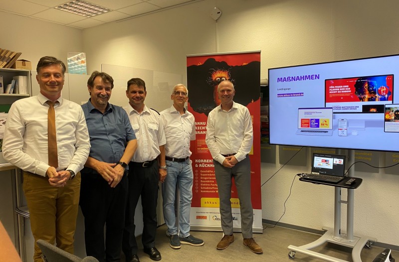 Eröffnung der Akkukampagne mit Vertretern der Afballwirtschaft und der Feuerwehr.