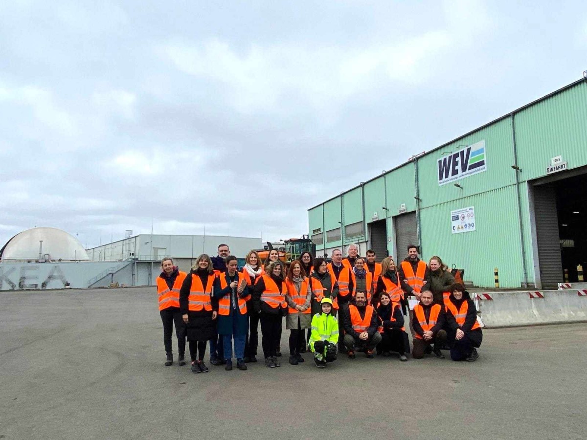 Die Unternehmerdelegation des Abfallclusters aus Katalonien vor der MBA.